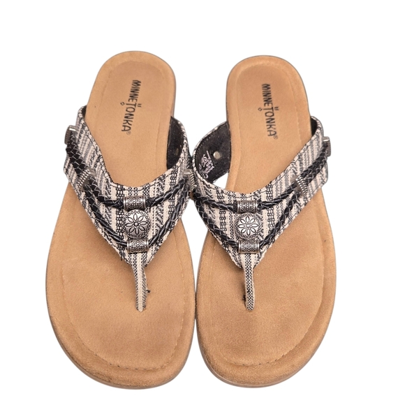 Minnetonka Women's Black and Tan Patterned Sandals Flip Flops 8 - Picture 2 of 4